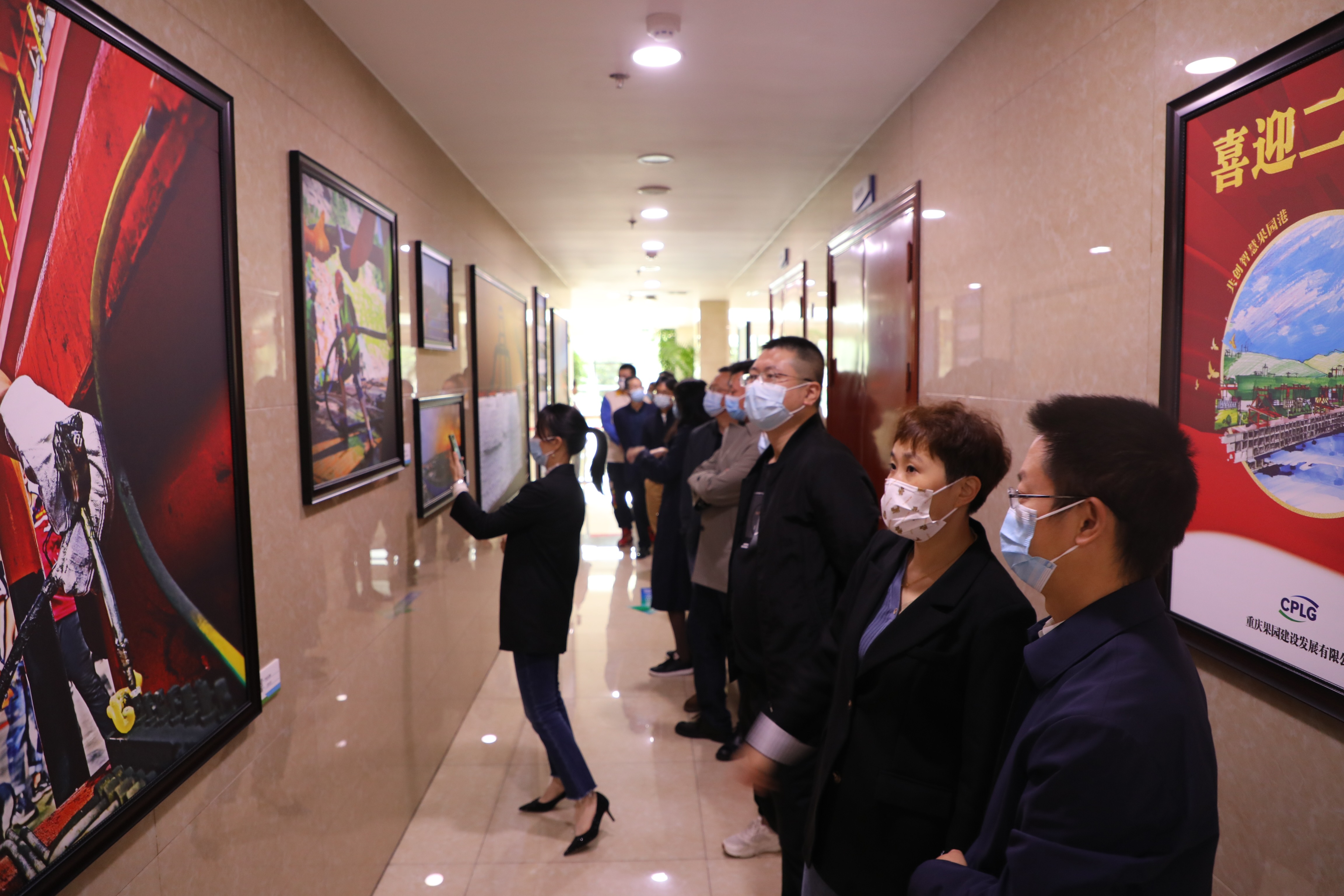 平博 PINNACLE平博div喜迎二十大 重庆港务物流集团广告平面设计和书画、摄影大赛今日举行div(图3)